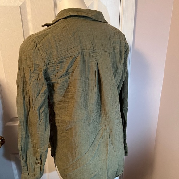 Sonoma women’s army green button down shirt - Picture 3 of 3